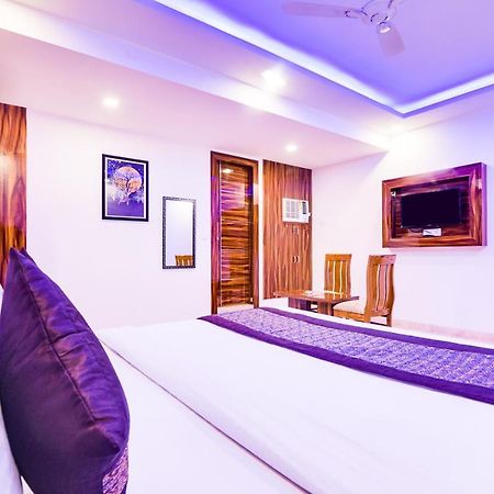 Hotel Fabulous - Delhi International Airport ニューデリー エクステリア 写真