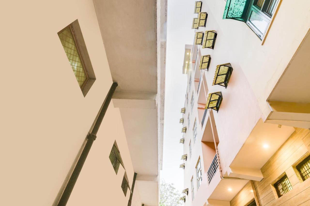 Hotel Fabulous - Delhi International Airport ニューデリー エクステリア 写真