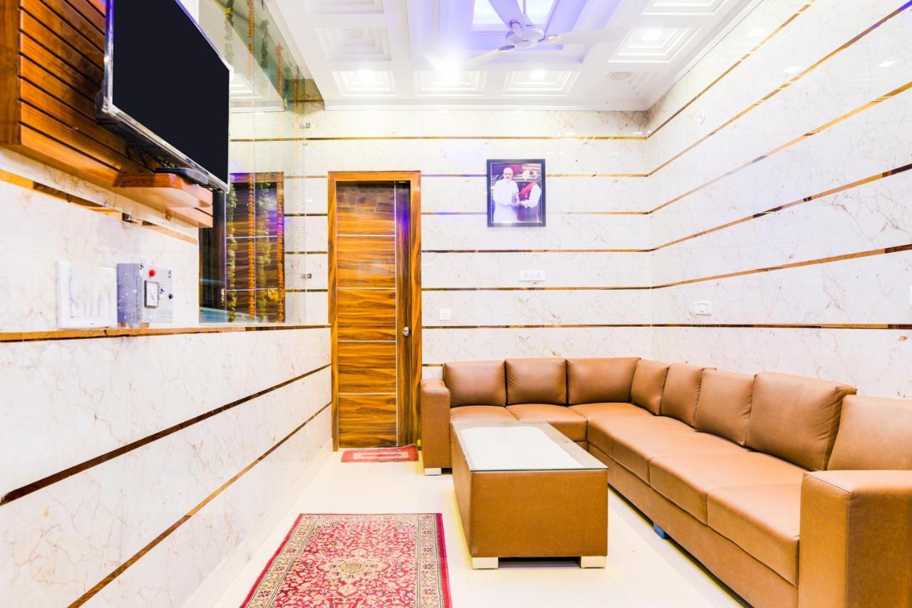 Hotel Fabulous - Delhi International Airport ニューデリー エクステリア 写真
