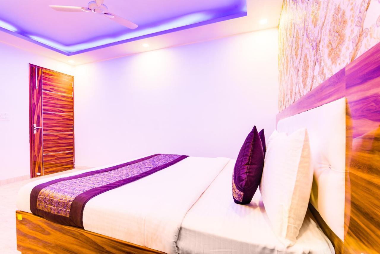 Hotel Fabulous - Delhi International Airport ニューデリー エクステリア 写真
