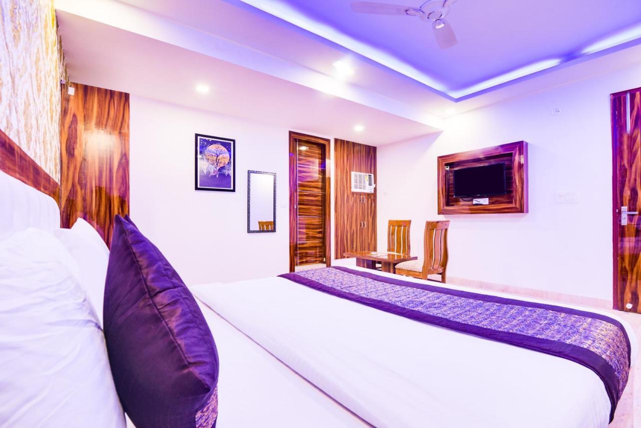 Hotel Fabulous - Delhi International Airport ニューデリー エクステリア 写真